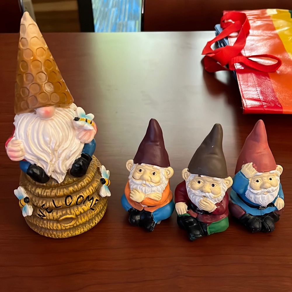 Lot of ceramic gnomes